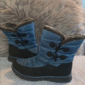 Clark’s big girls snow boots size 4.5 blue/black